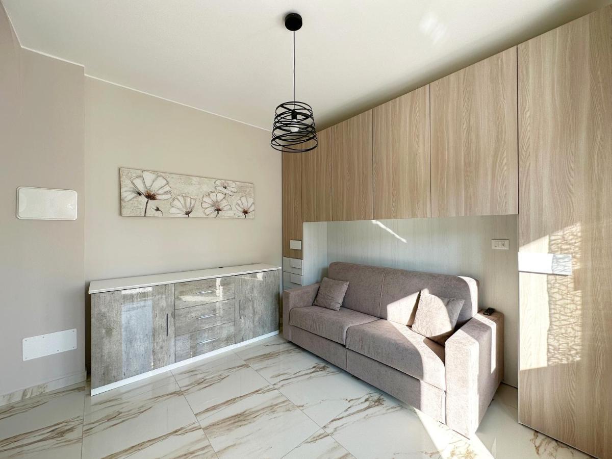 Apartamento Wh - Un Posto Al Sole - Attico Monolocale Con Parcheggio Gratuito - 5 Minuti Dal Centro - Wifi San Remo Exterior foto