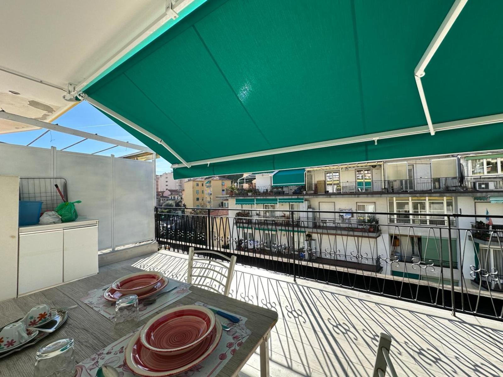Apartamento Wh - Un Posto Al Sole - Attico Monolocale Con Parcheggio Gratuito - 5 Minuti Dal Centro - Wifi San Remo Exterior foto